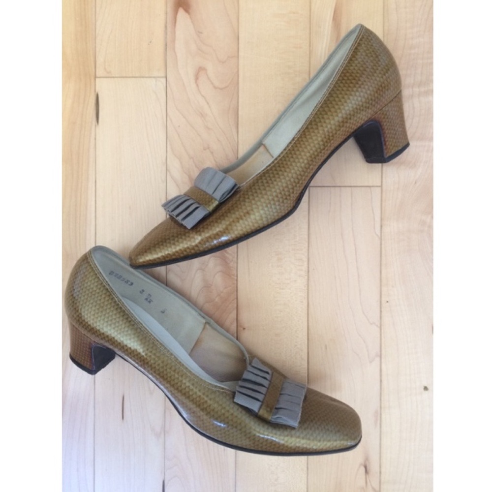 ✨ Vintage Heels 👠